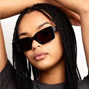 Illesteva Wilson sunglasses in black.